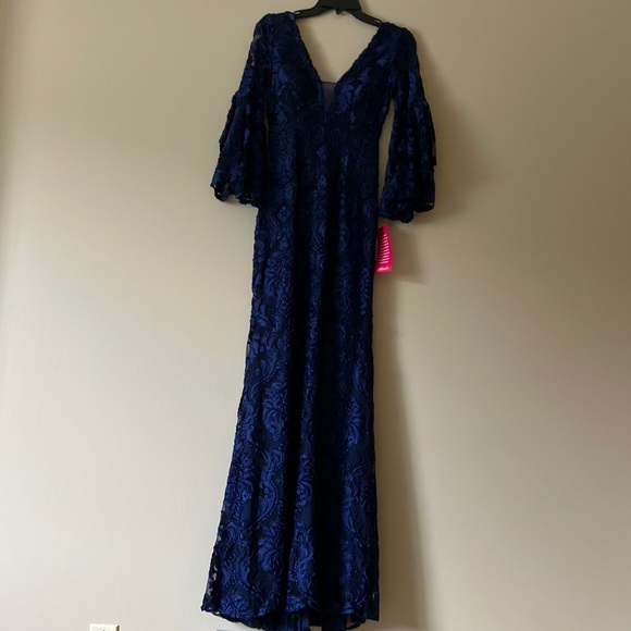 Betsy Adam velvet evening gown - Picture 3 of 6